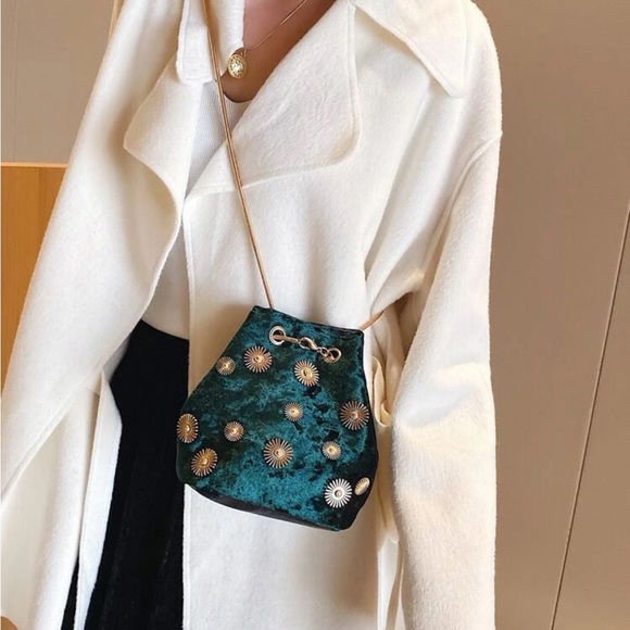 Mini Metal Decor Bucket Bag - Picture 5 of 10